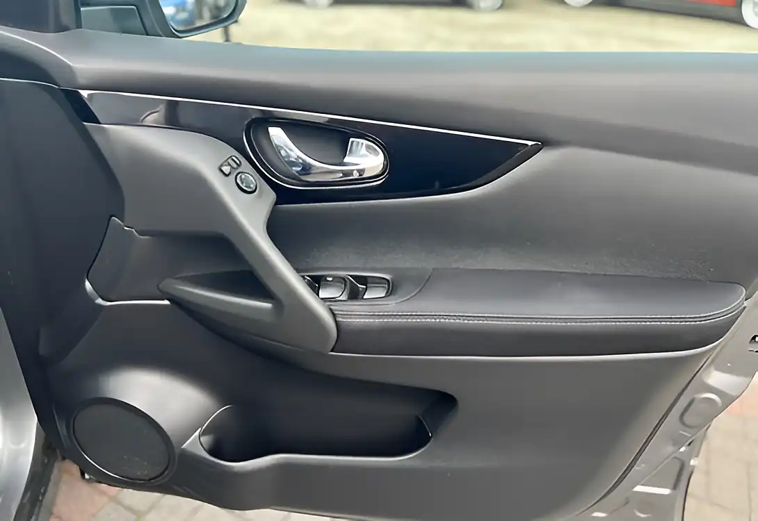 Used 2016 Nissan Qashqai N-Connecta Gun Metal Grey - Interior and Exterior details 12