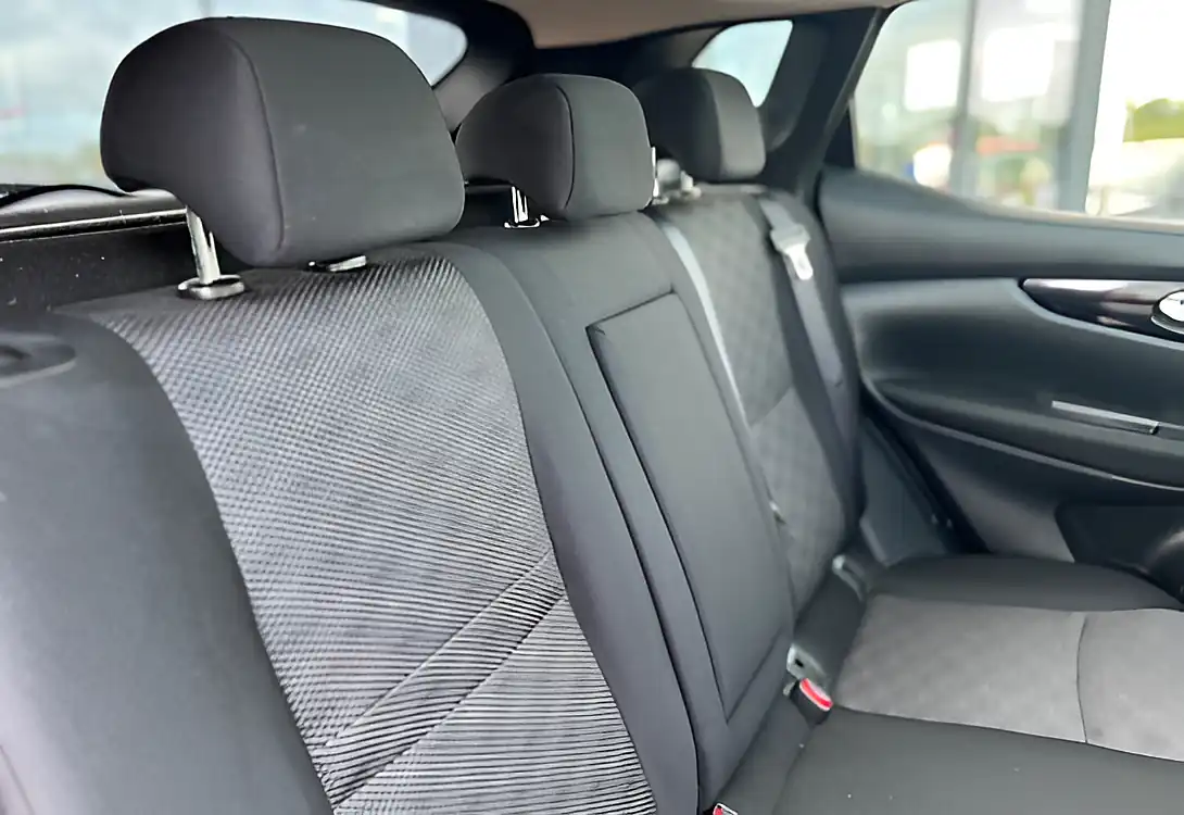 Used 2016 Nissan Qashqai N-Connecta Gun Metal Grey - Interior and Exterior details 13