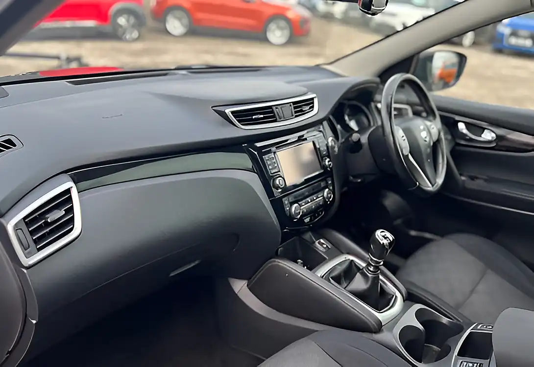 Used 2016 Nissan Qashqai N-Connecta Gun Metal Grey - Interior and Exterior details 14