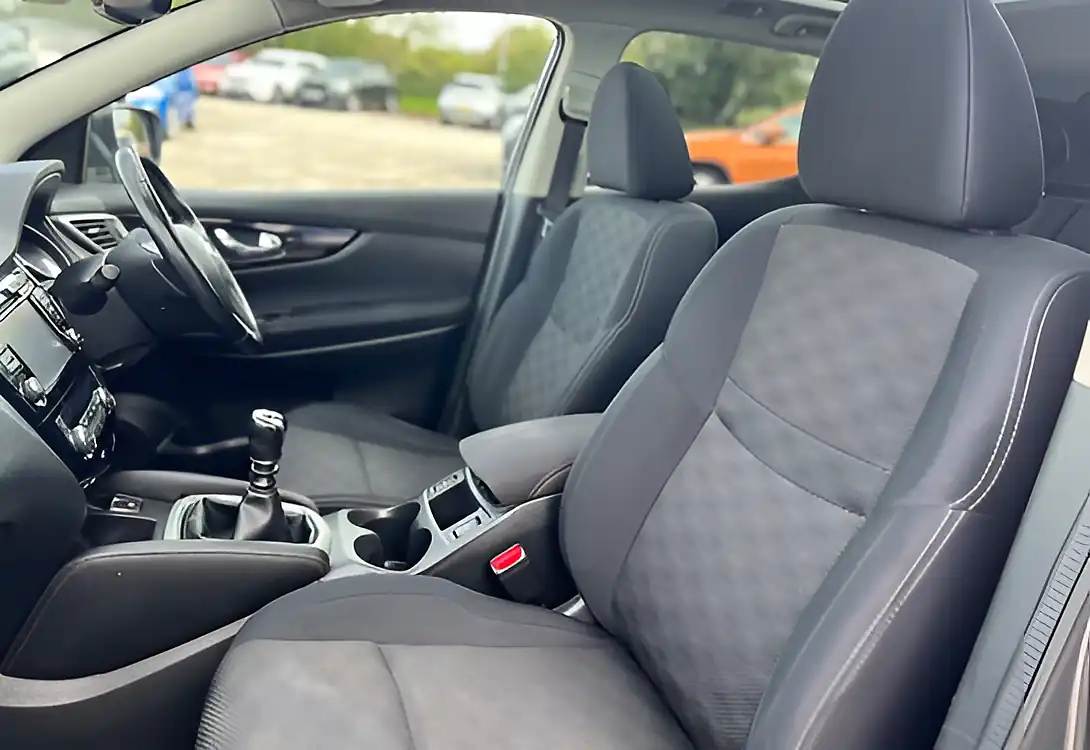 Used 2016 Nissan Qashqai N-Connecta Gun Metal Grey - Interior and Exterior details 15