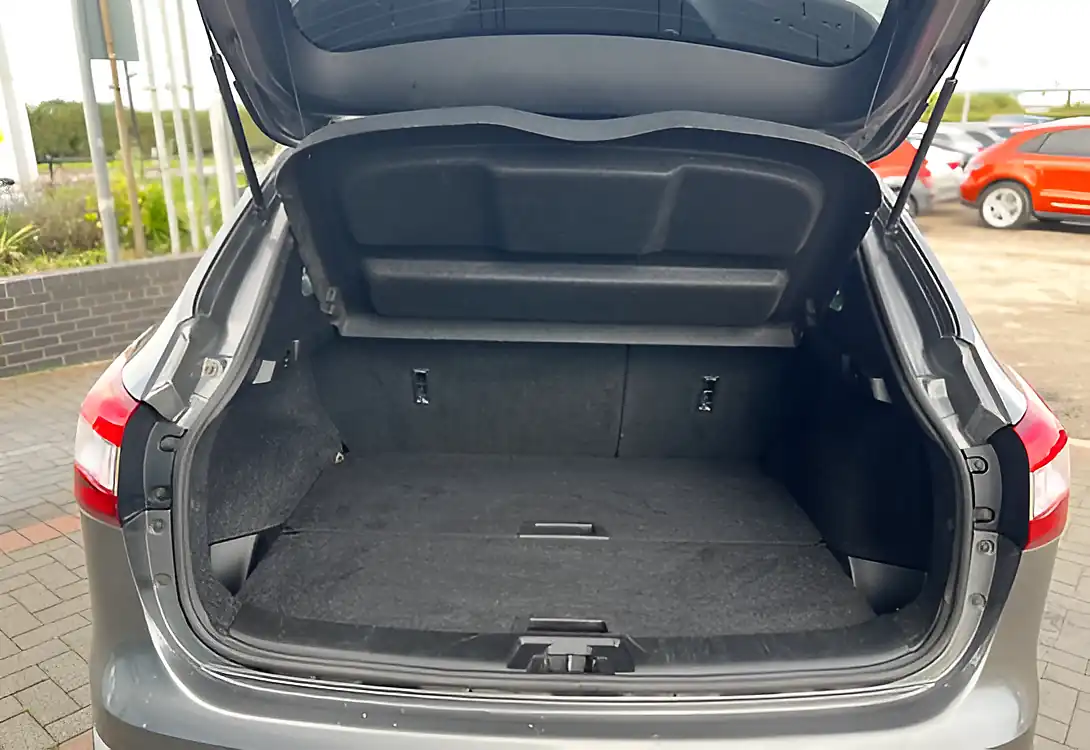 Used 2016 Nissan Qashqai N-Connecta Gun Metal Grey - Interior and Exterior details 18
