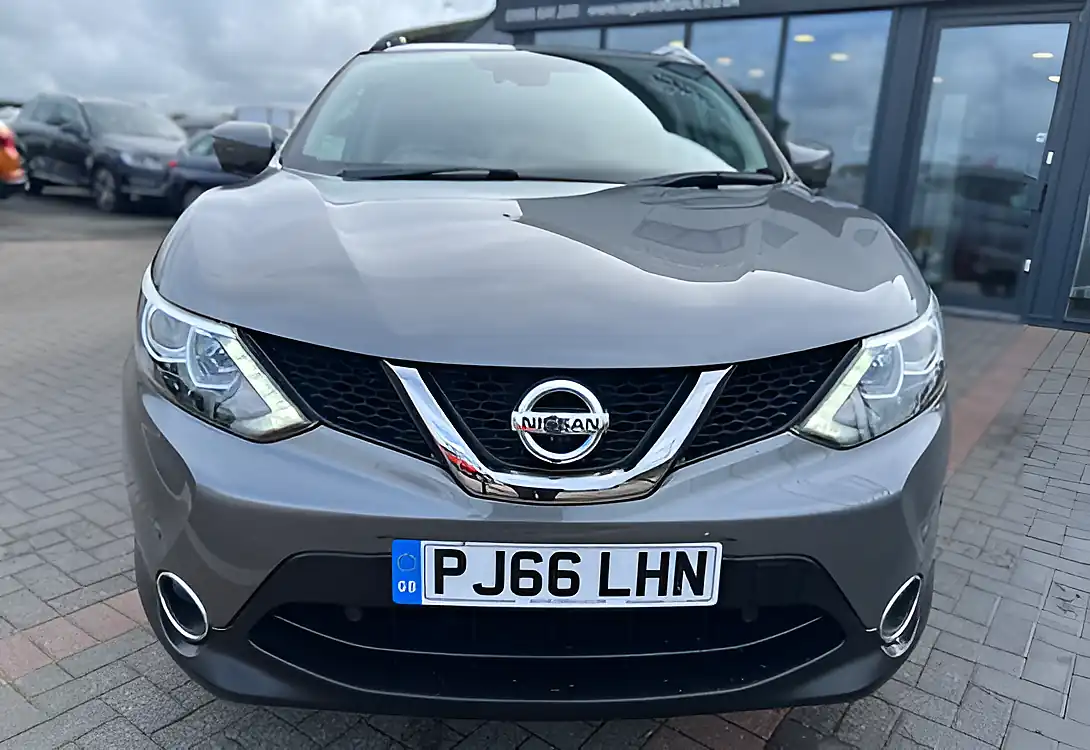 Used 2016 Nissan Qashqai N-Connecta Gun Metal Grey - Interior and Exterior details 3