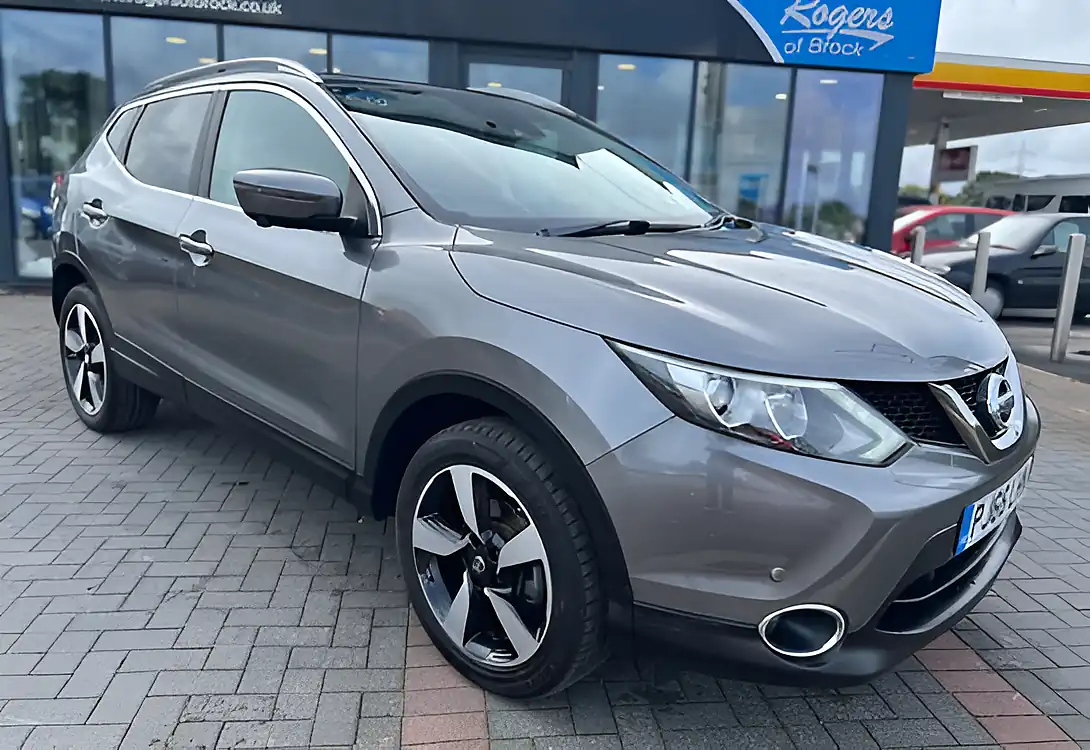 Used 2016 Nissan Qashqai N-Connecta Gun Metal Grey - Interior and Exterior details 4