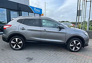 Used 2016 Nissan Qashqai N-Connecta Gun Metal Grey - Interior and Exterior details 5