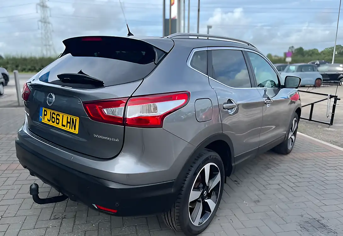 Used 2016 Nissan Qashqai N-Connecta Gun Metal Grey - Interior and Exterior details 6
