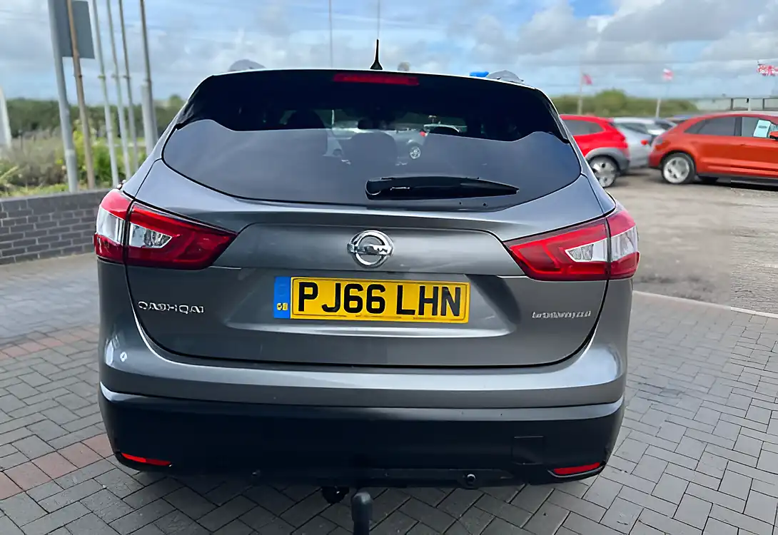 Used 2016 Nissan Qashqai N-Connecta Gun Metal Grey - Interior and Exterior details 7