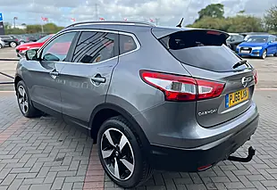 Used 2016 Nissan Qashqai N-Connecta Gun Metal Grey - Interior and Exterior details 8