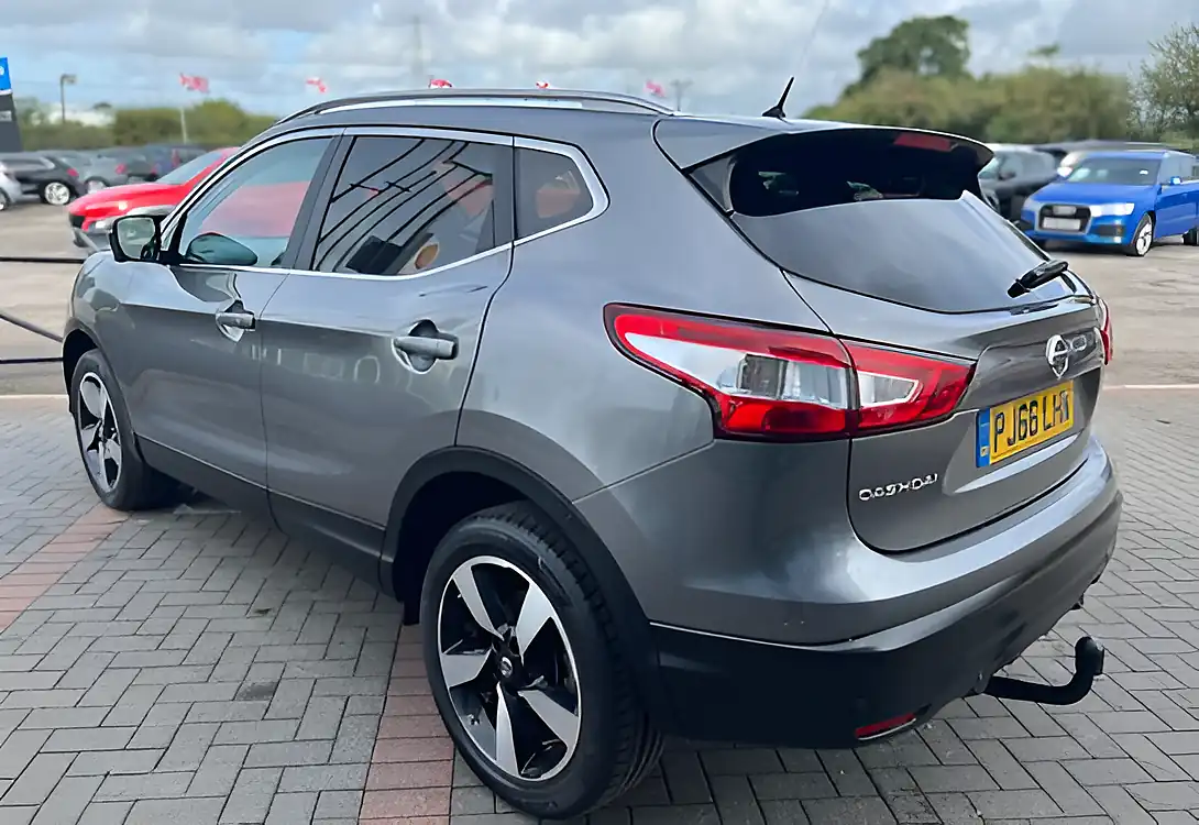 Used 2016 Nissan Qashqai N-Connecta Gun Metal Grey - Interior and Exterior details 8