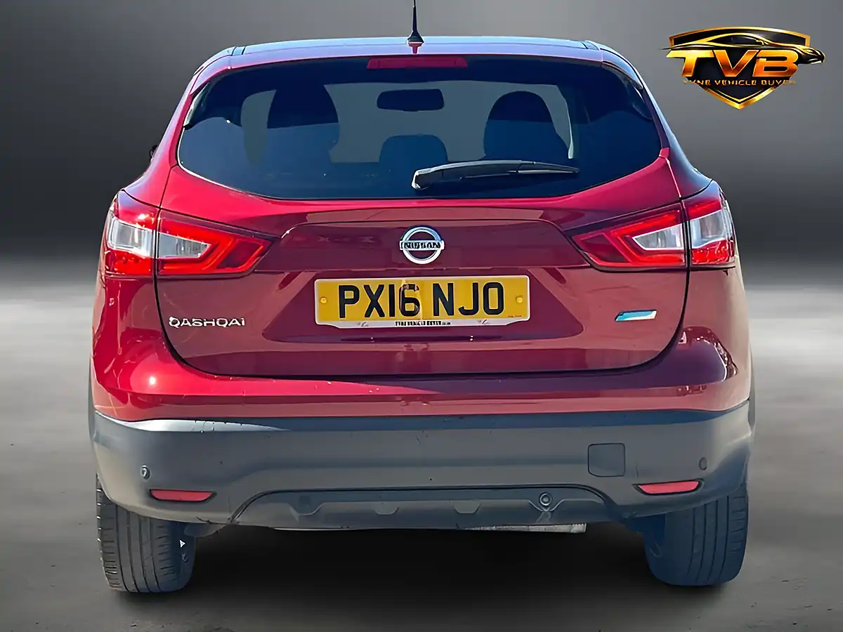 Used 2016 Nissan Qashqai N-Connecta Magnetic Red - Interior and Exterior details 10