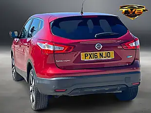 Used 2016 Nissan Qashqai N-Connecta Magnetic Red - Interior and Exterior details 11
