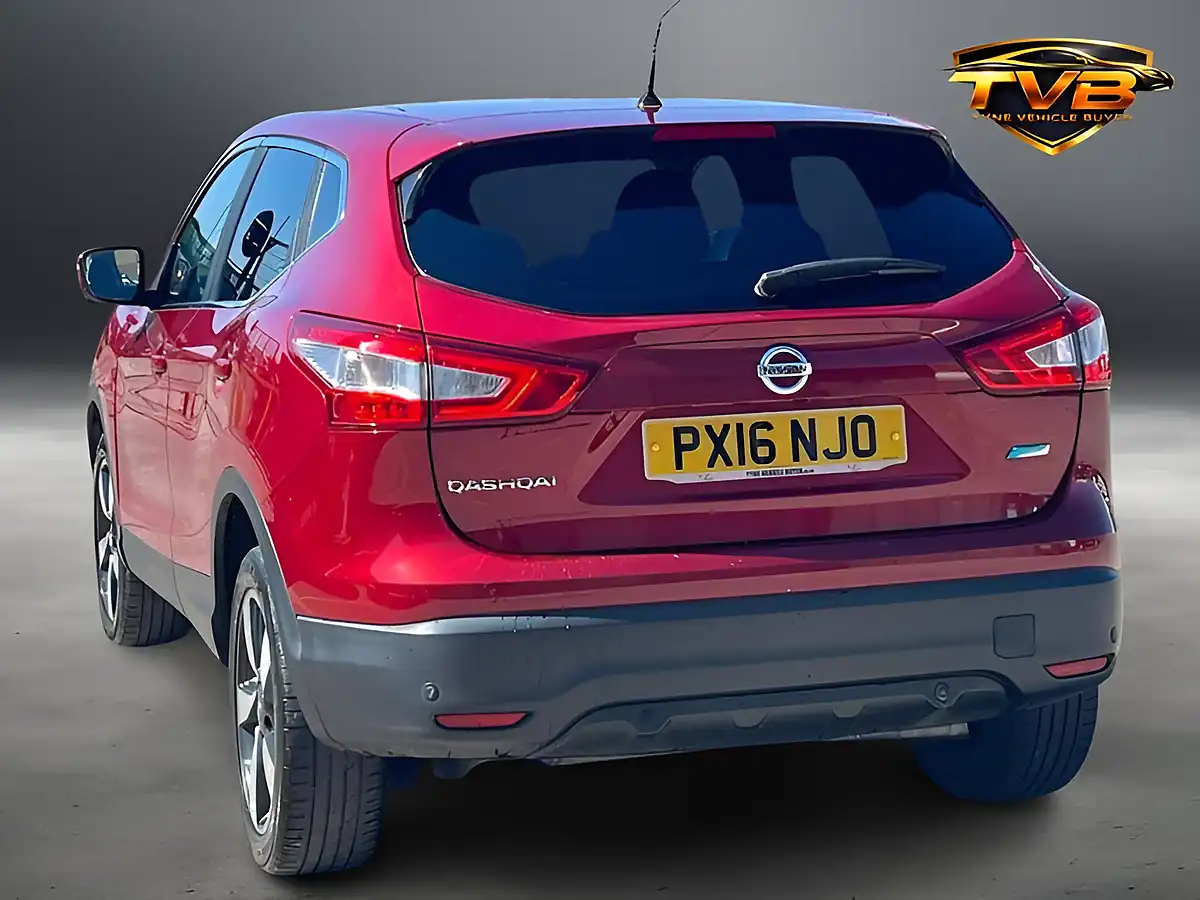 Used 2016 Nissan Qashqai N-Connecta Magnetic Red - Interior and Exterior details 11