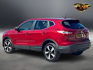 Used 2016 Nissan Qashqai N-Connecta Magnetic Red - Interior and Exterior details 13