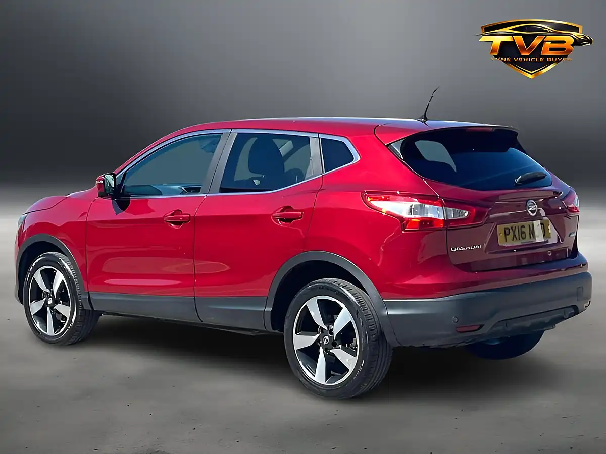 Used 2016 Nissan Qashqai N-Connecta Magnetic Red - Interior and Exterior details 13