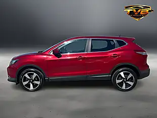 Used 2016 Nissan Qashqai N-Connecta Magnetic Red - Interior and Exterior details 14