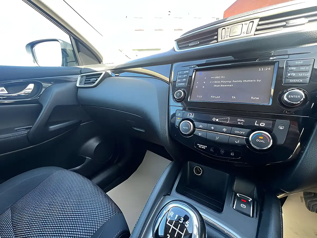 Used 2016 Nissan Qashqai N-Connecta Magnetic Red - Interior and Exterior details 20