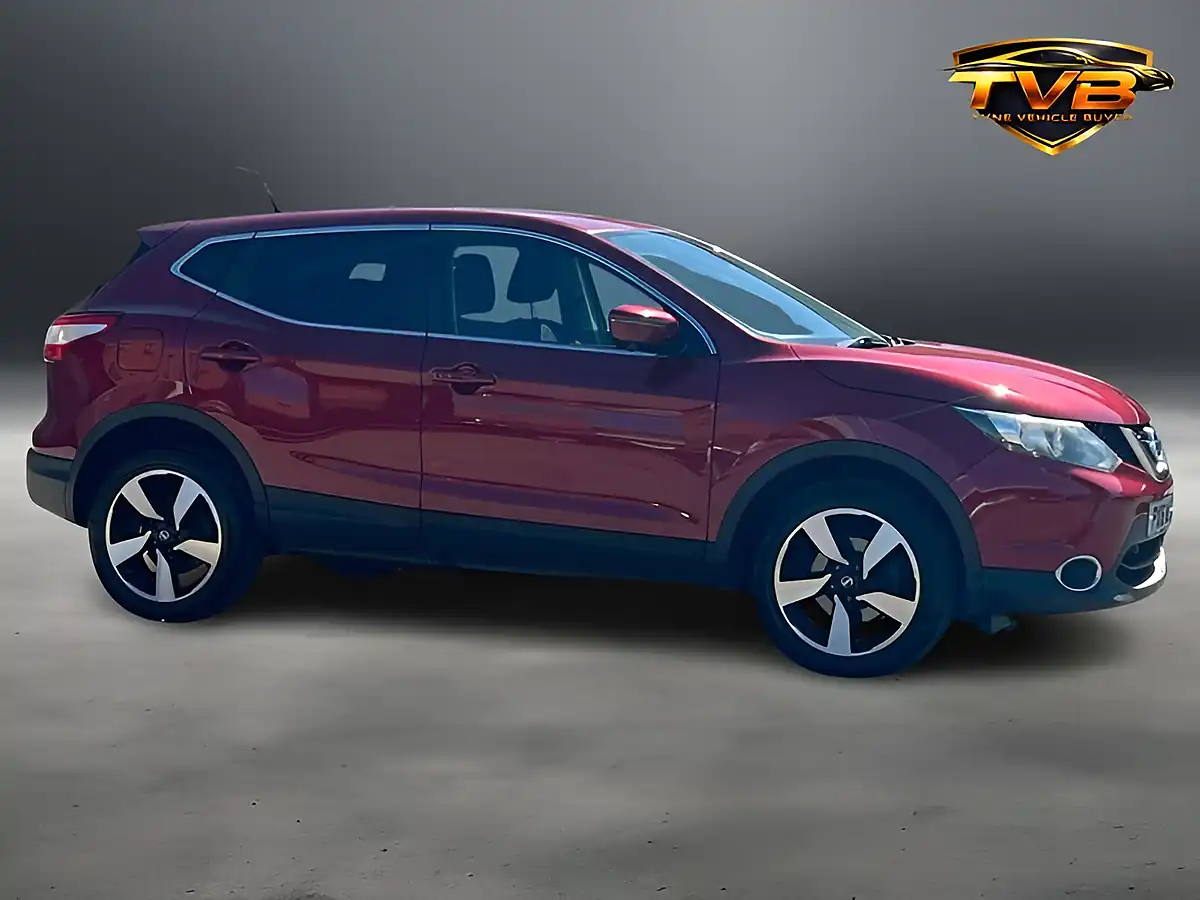 Used 2016 Nissan Qashqai N-Connecta Magnetic Red - Interior and Exterior details 4