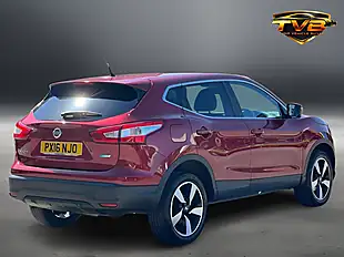 Used 2016 Nissan Qashqai N-Connecta Magnetic Red - Interior and Exterior details 7