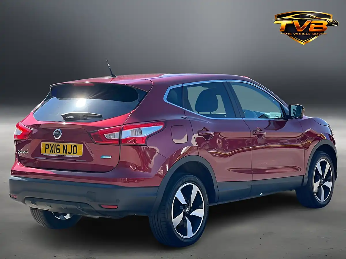 Used 2016 Nissan Qashqai N-Connecta Magnetic Red - Interior and Exterior details 7