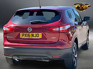 Used 2016 Nissan Qashqai N-Connecta Magnetic Red - Interior and Exterior details 8