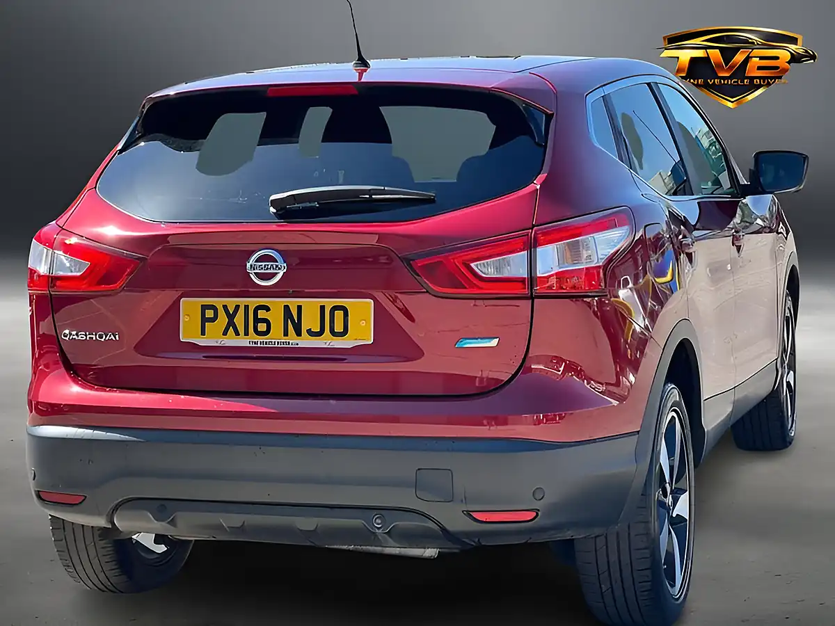 Used 2016 Nissan Qashqai N-Connecta Magnetic Red - Interior and Exterior details 8