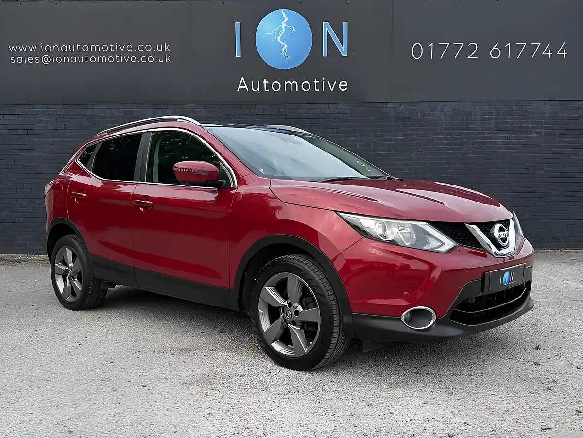 Used 2016 Nissan Qashqai N-Connecta Magnetic Red Met - Naj - Interior and Exterior details 11