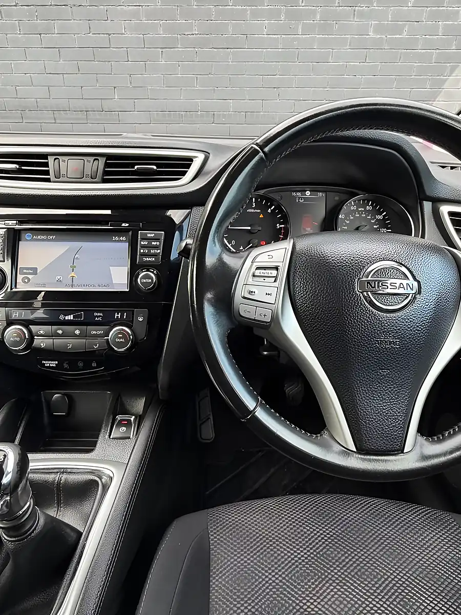 Used 2016 Nissan Qashqai N-Connecta Magnetic Red Met - Naj - Interior and Exterior details 13