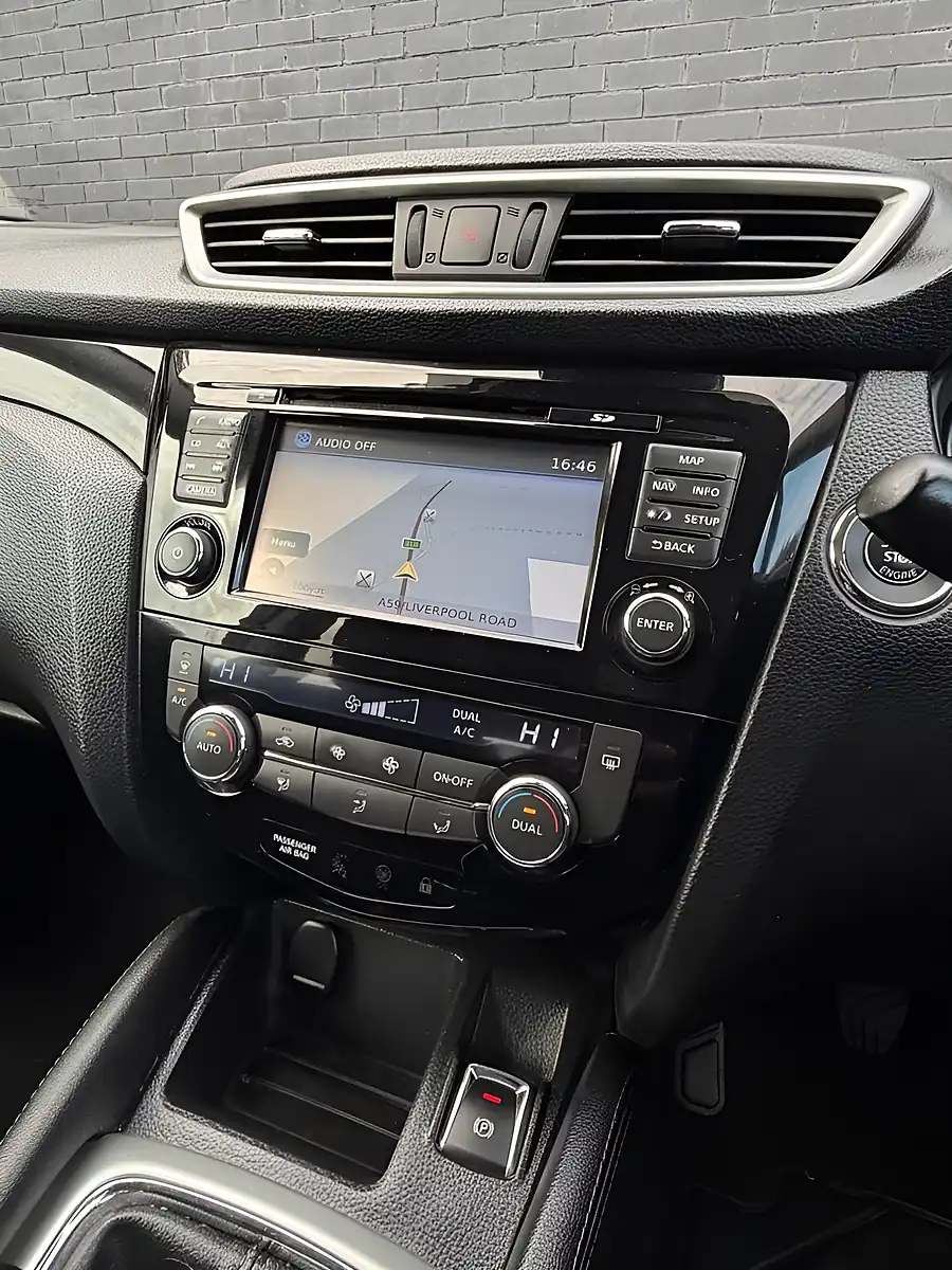 Used 2016 Nissan Qashqai N-Connecta Magnetic Red Met - Naj - Interior and Exterior details 15