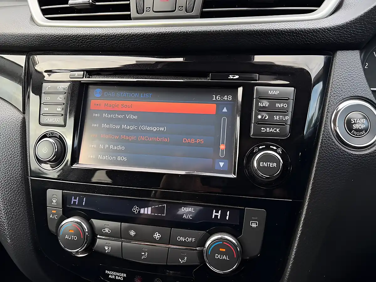 Used 2016 Nissan Qashqai N-Connecta Magnetic Red Met - Naj - Interior and Exterior details 16