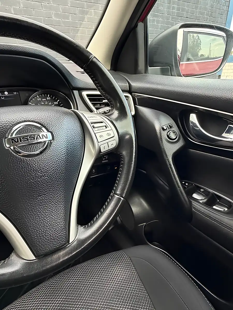 Used 2016 Nissan Qashqai N-Connecta Magnetic Red Met - Naj - Interior and Exterior details 17