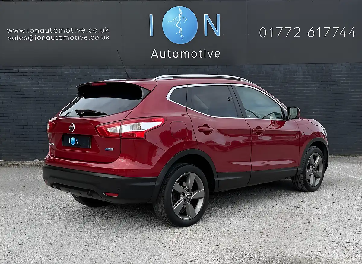 Used 2016 Nissan Qashqai N-Connecta Magnetic Red Met - Naj - Interior and Exterior details 2
