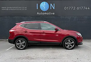 Used 2016 Nissan Qashqai N-Connecta Magnetic Red Met - Naj - Interior and Exterior details 3