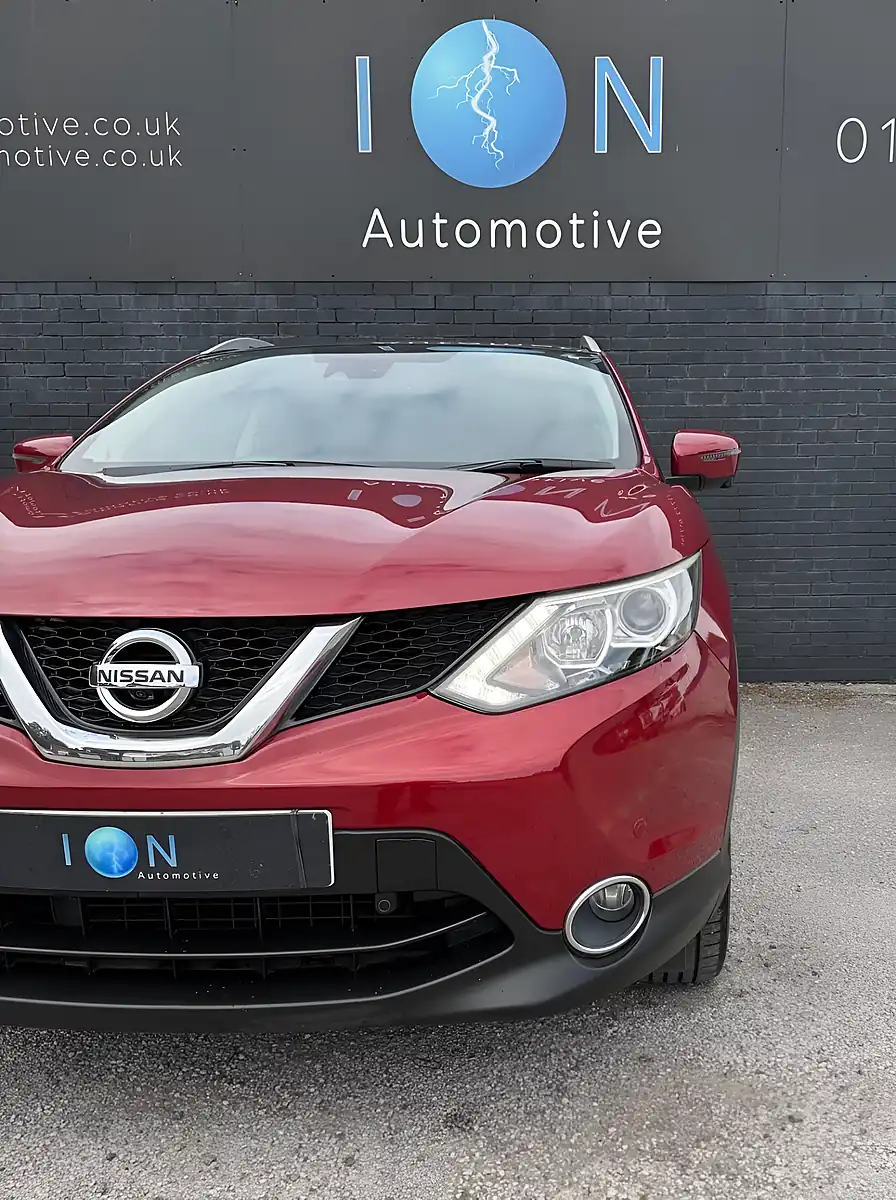 Used 2016 Nissan Qashqai N-Connecta Magnetic Red Met - Naj - Interior and Exterior details 4