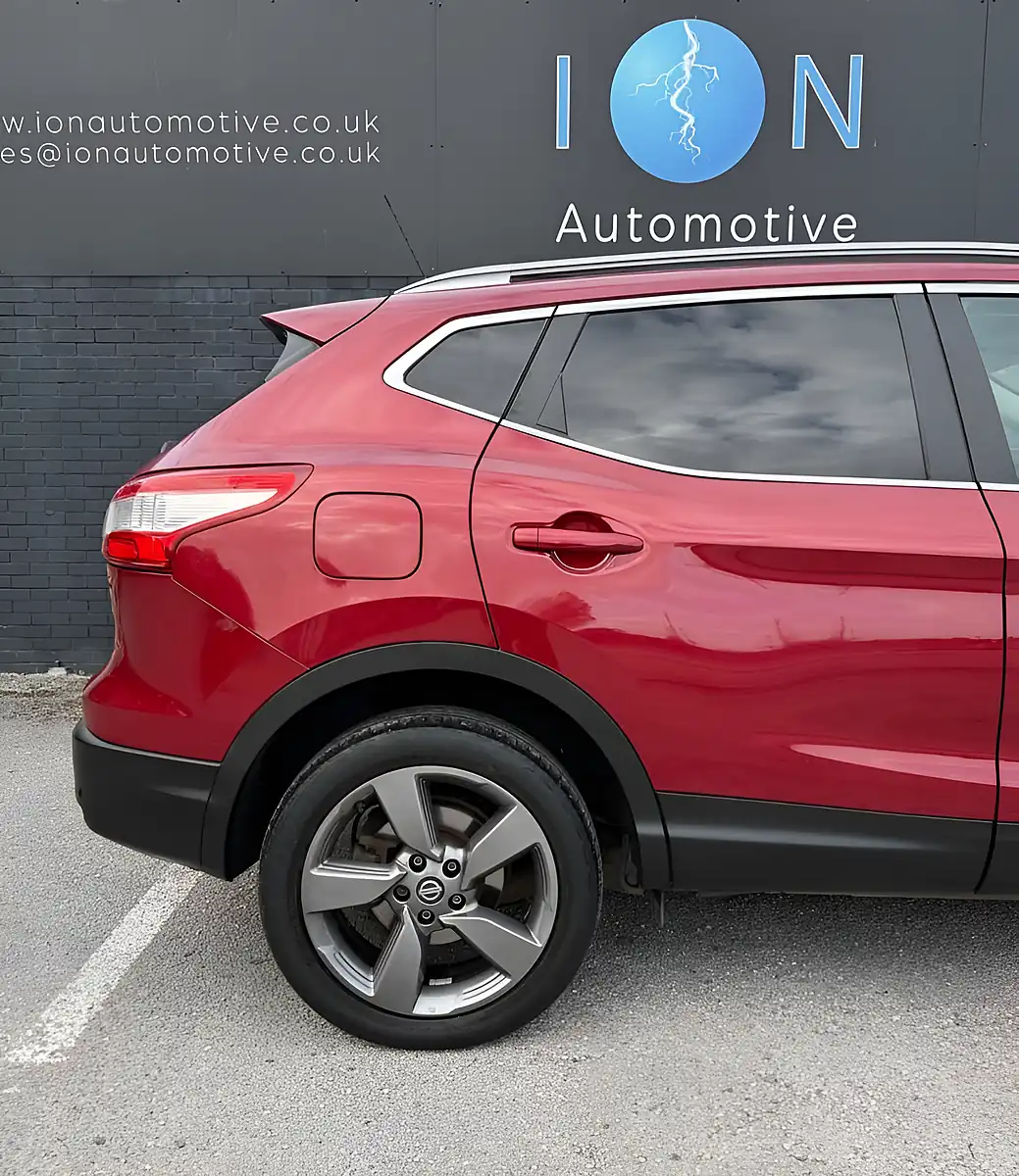 Used 2016 Nissan Qashqai N-Connecta Magnetic Red Met - Naj - Interior and Exterior details 7