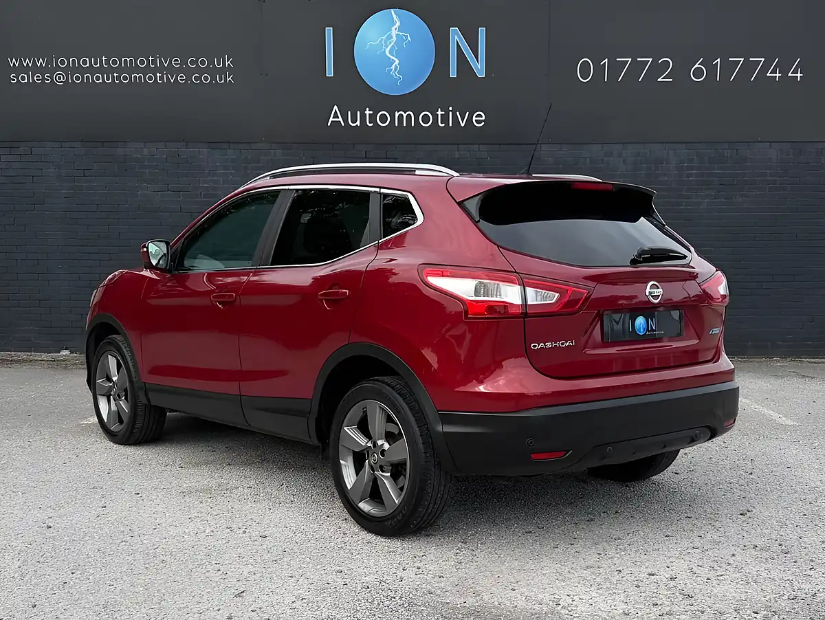 Used 2016 Nissan Qashqai N-Connecta Magnetic Red Met - Naj - Interior and Exterior details 9