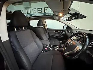 Used 2016 Nissan Qashqai N-Connecta Pearl Black - Interior and Exterior details 12