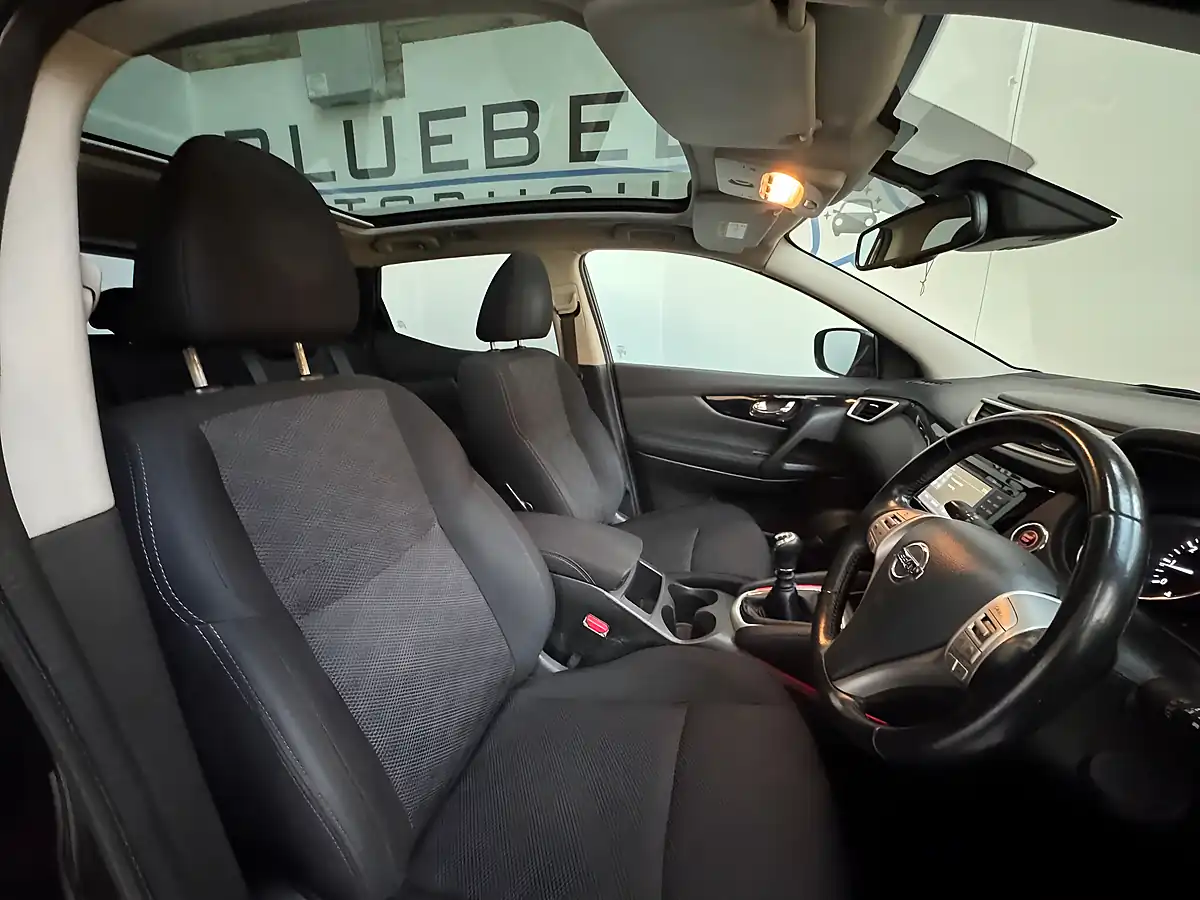 Used 2016 Nissan Qashqai N-Connecta Pearl Black - Interior and Exterior details 12