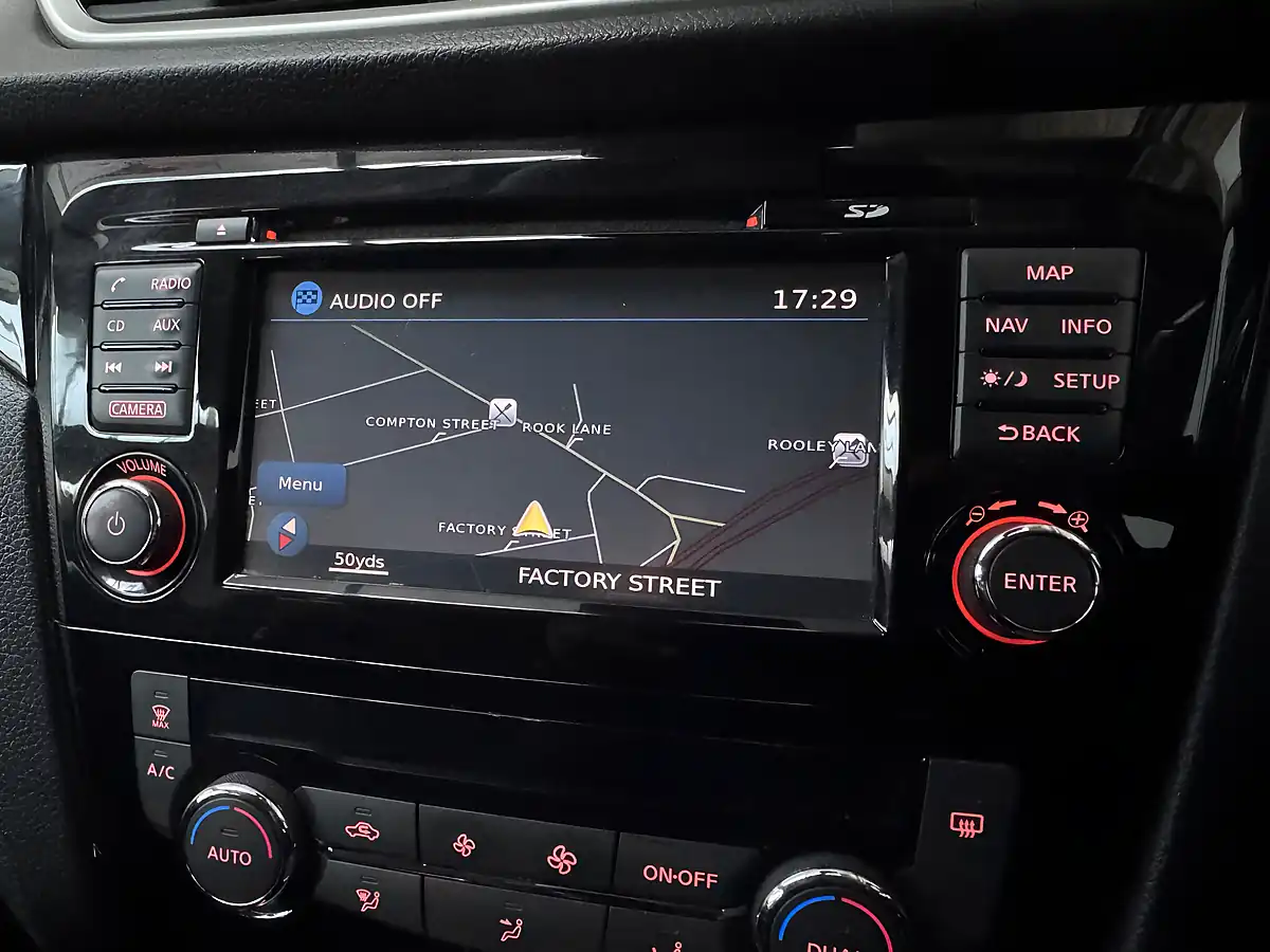 Used 2016 Nissan Qashqai N-Connecta Pearl Black - Interior and Exterior details 13