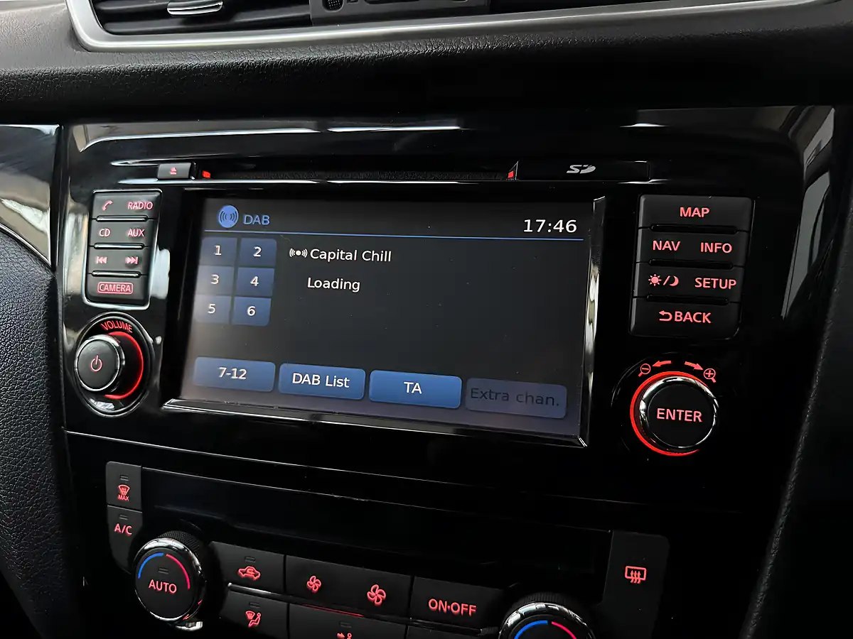 Used 2016 Nissan Qashqai N-Connecta Pearl Black - Interior and Exterior details 14