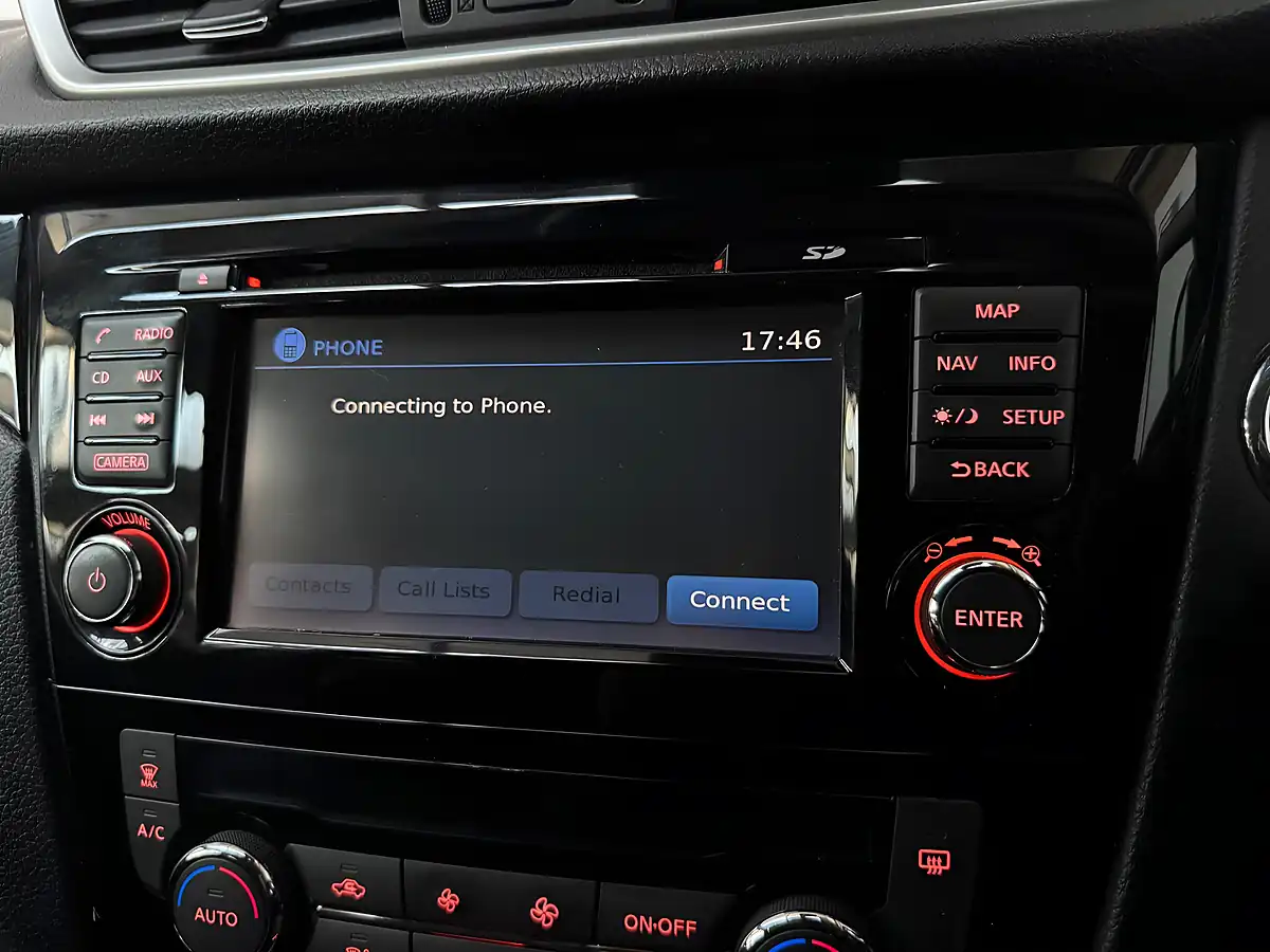 Used 2016 Nissan Qashqai N-Connecta Pearl Black - Interior and Exterior details 15