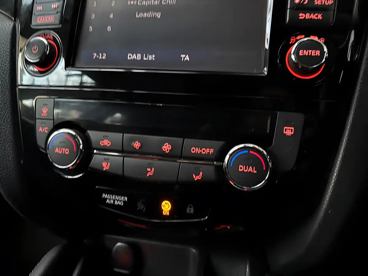 Used 2016 Nissan Qashqai N-Connecta Pearl Black - Interior and Exterior details 16