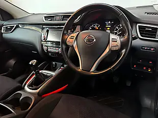 Used 2016 Nissan Qashqai N-Connecta Pearl Black - Interior and Exterior details 3