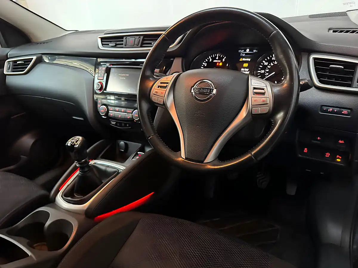 Used 2016 Nissan Qashqai N-Connecta Pearl Black - Interior and Exterior details 3