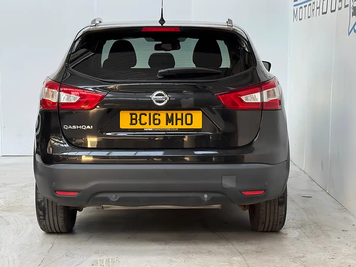 Used 2016 Nissan Qashqai N-Connecta Pearl Black - Interior and Exterior details 5