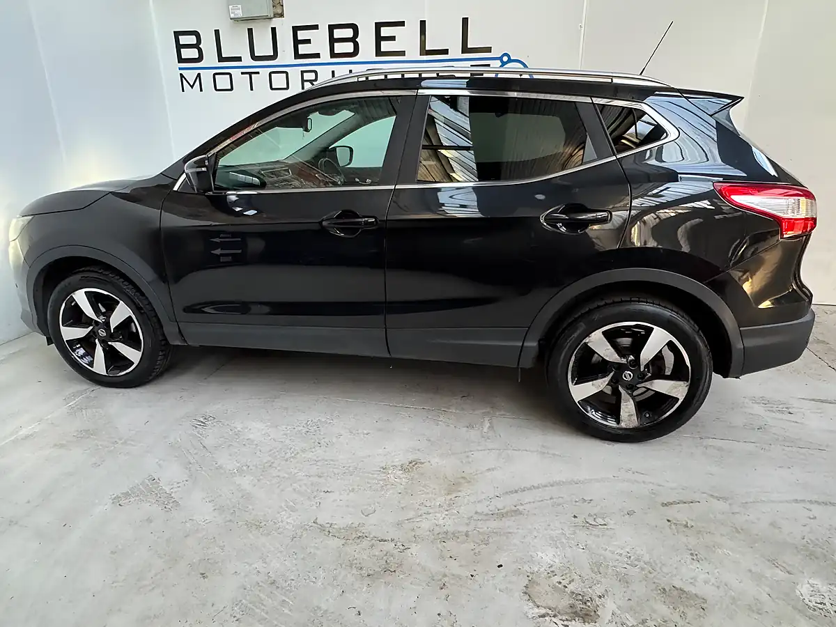 Used 2016 Nissan Qashqai N-Connecta Pearl Black - Interior and Exterior details 7