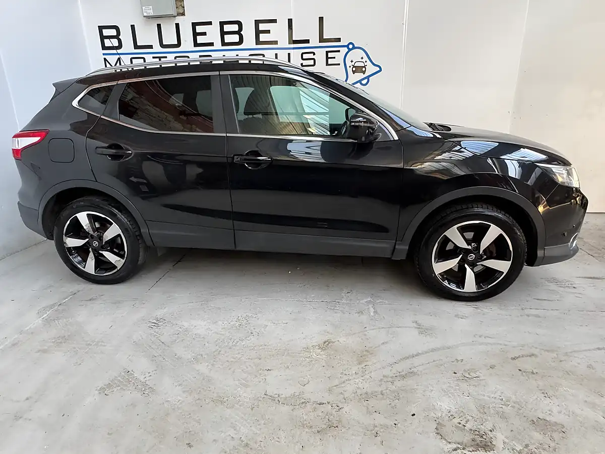 Used 2016 Nissan Qashqai N-Connecta Pearl Black - Interior and Exterior details 8