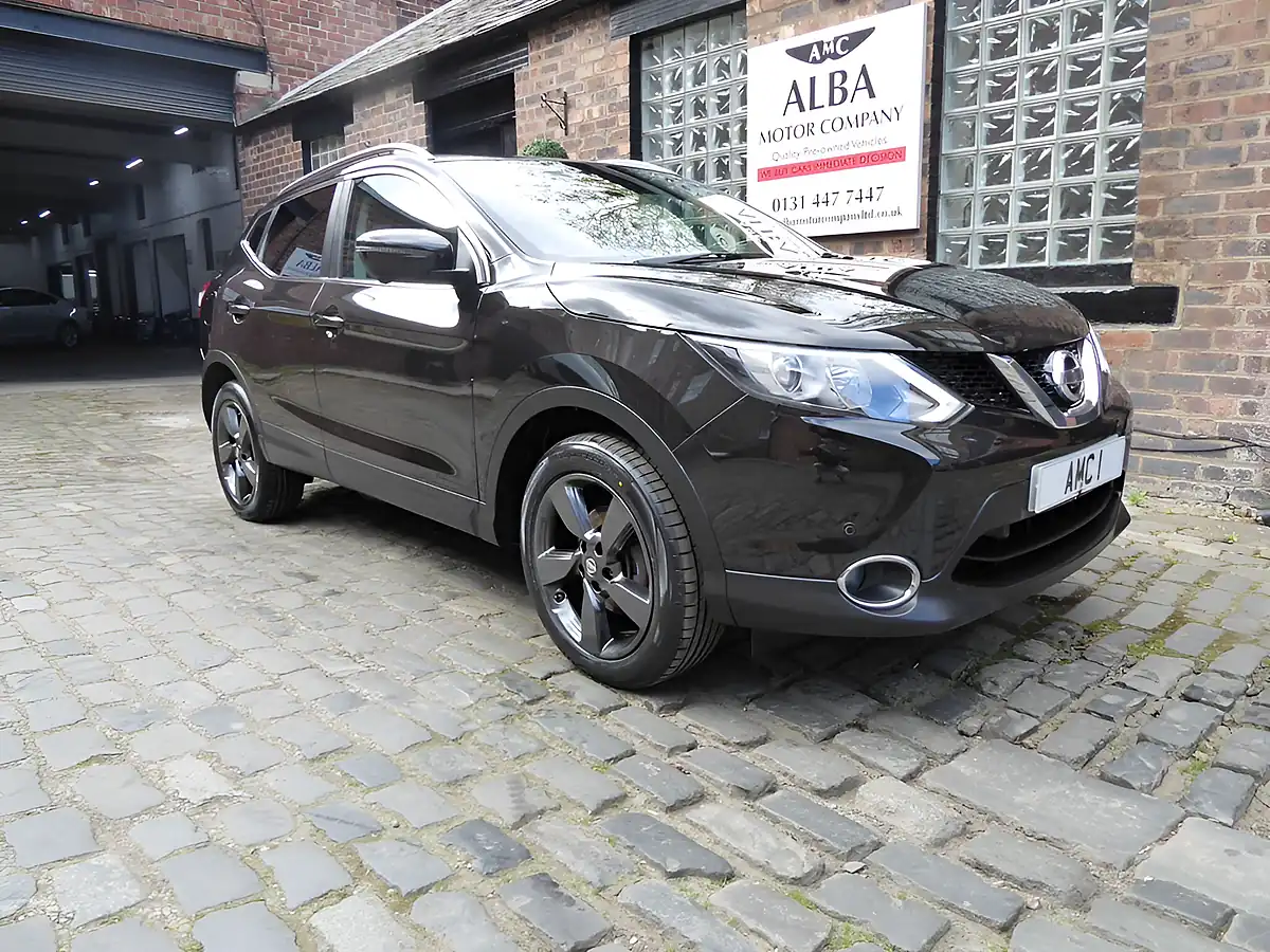 Used 2016 Nissan Qashqai N-Connecta Phantom Black - Front View