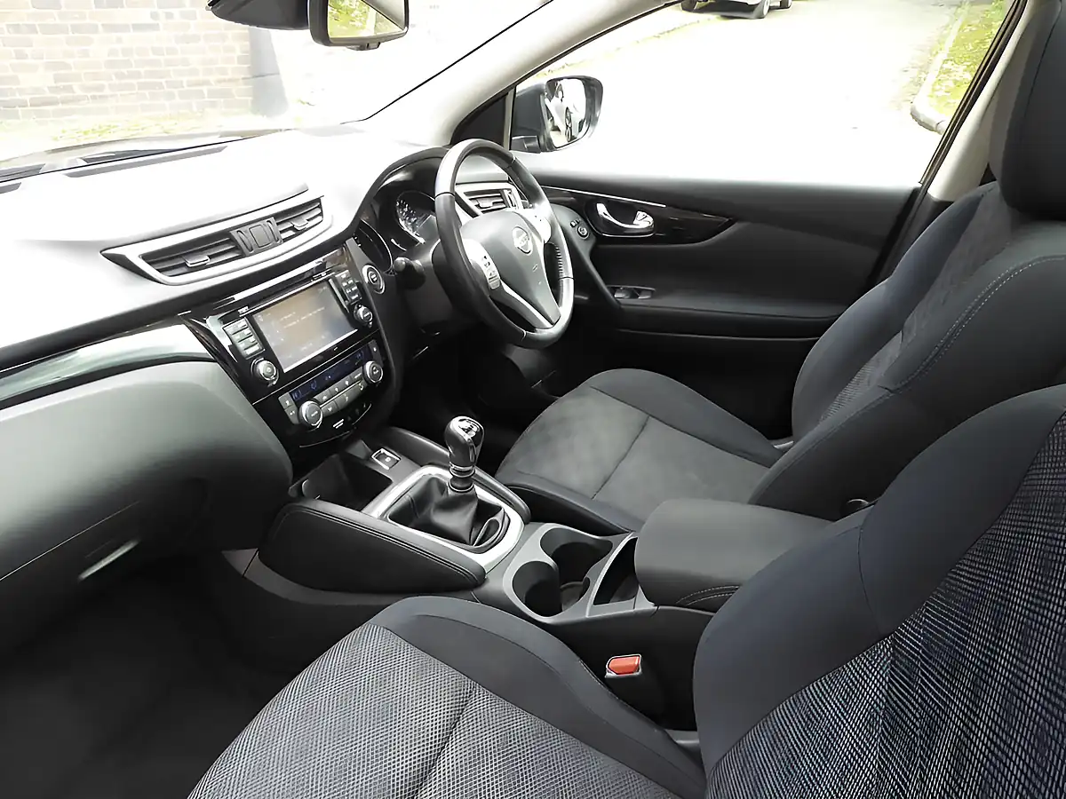 Used 2016 Nissan Qashqai N-Connecta Phantom Black - Interior and Exterior details 11