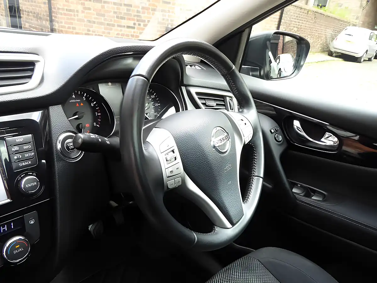 Used 2016 Nissan Qashqai N-Connecta Phantom Black - Interior and Exterior details 12