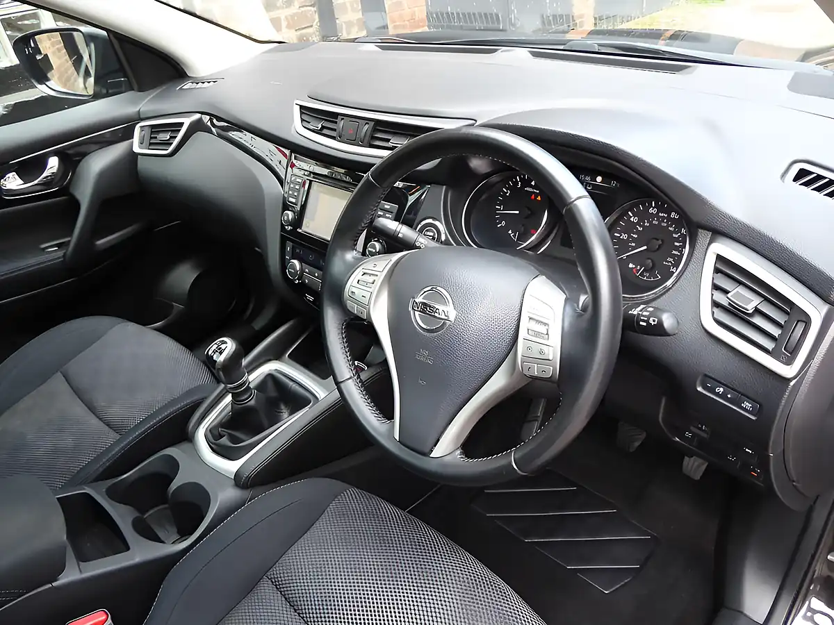 Used 2016 Nissan Qashqai N-Connecta Phantom Black - Interior and Exterior details 13