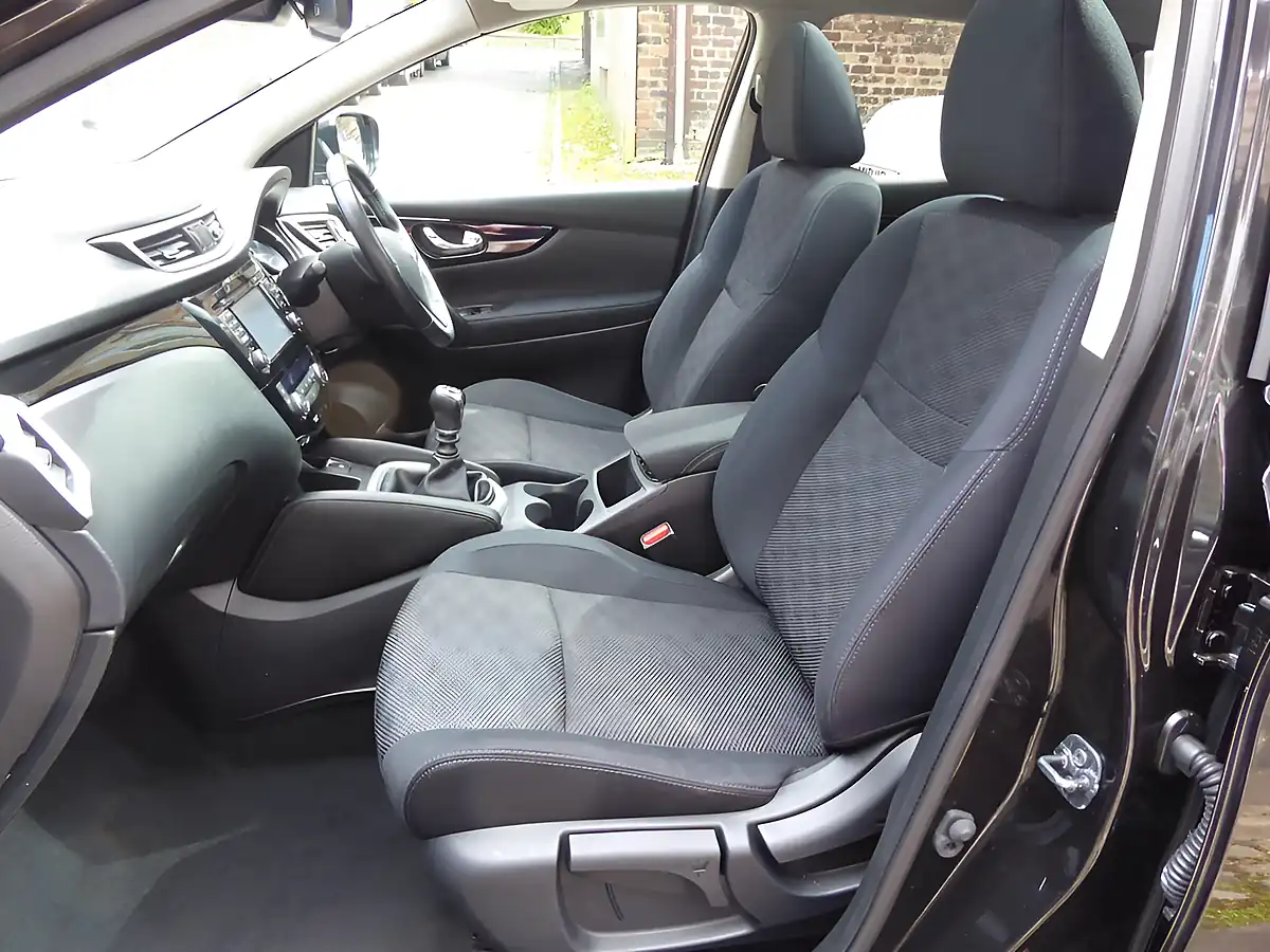 Used 2016 Nissan Qashqai N-Connecta Phantom Black - Interior and Exterior details 14